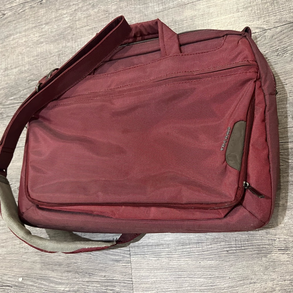 *NEW* Men’s Red Laptop Case/Messenger Bag Durable and Stylish